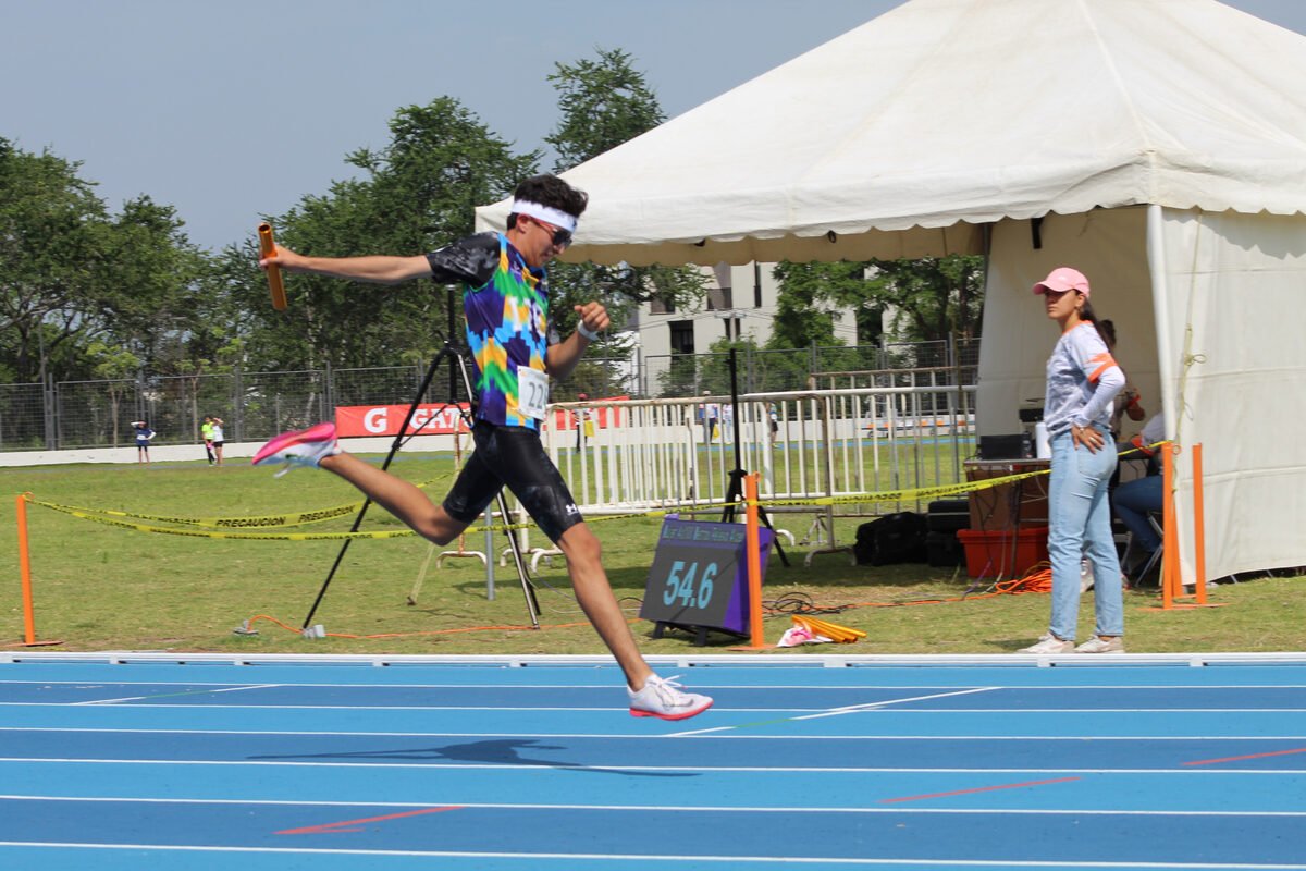 Leonardo Fernández mid-stride during an early track race