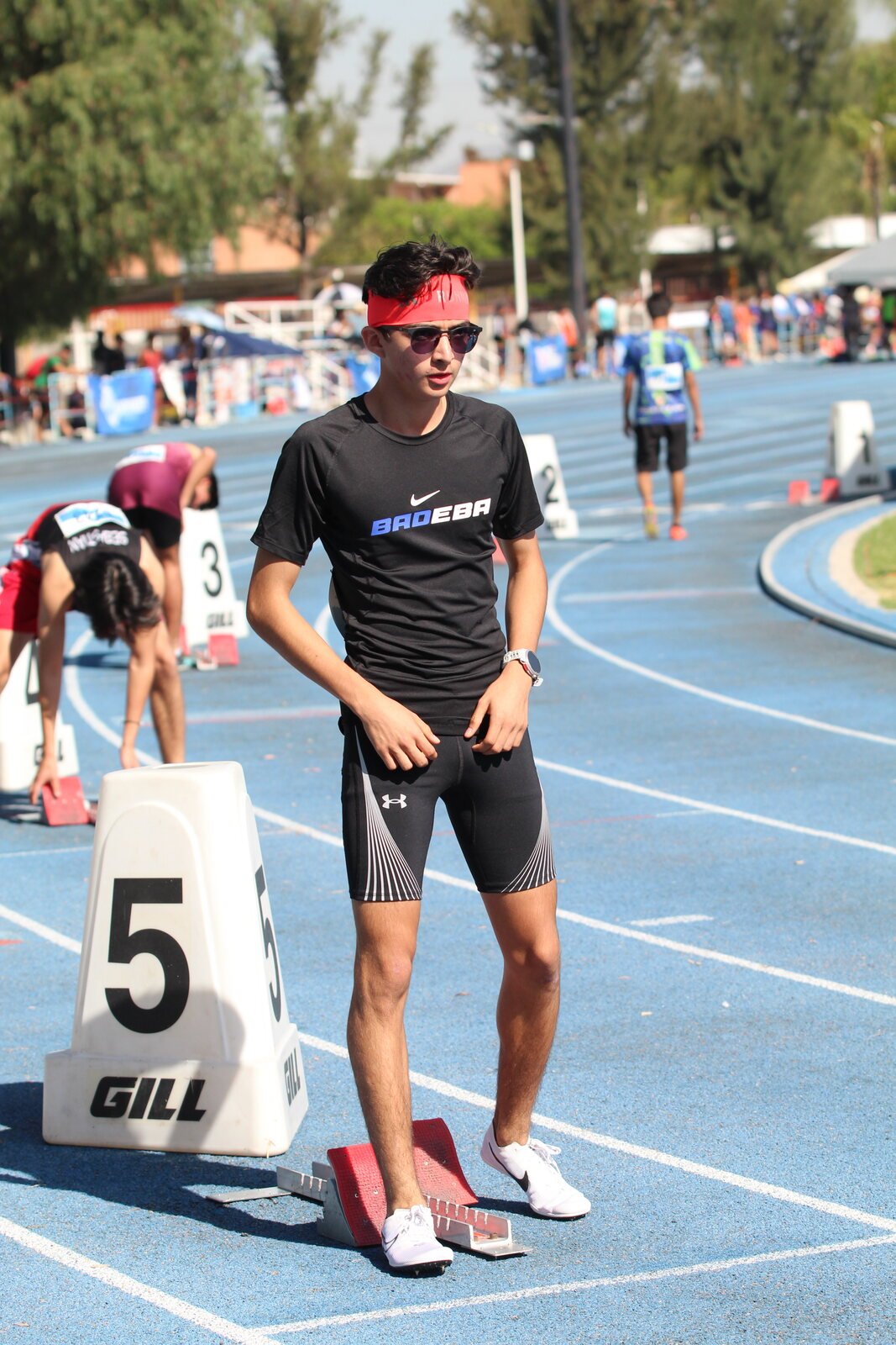 Leonardo Fernández at the start blocks before a race
